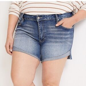 Plus Size KanCan High Rise Cuffed Hem 5in Short 18W. NWT.